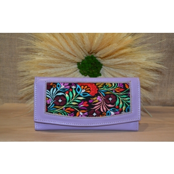 Portfel duży skórzany fioletowy z kwiatowym kolorowym haftem .